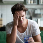 Uống rượu đau đầu có nên uống panadol? Đau đầu say rượu nên uống gì?