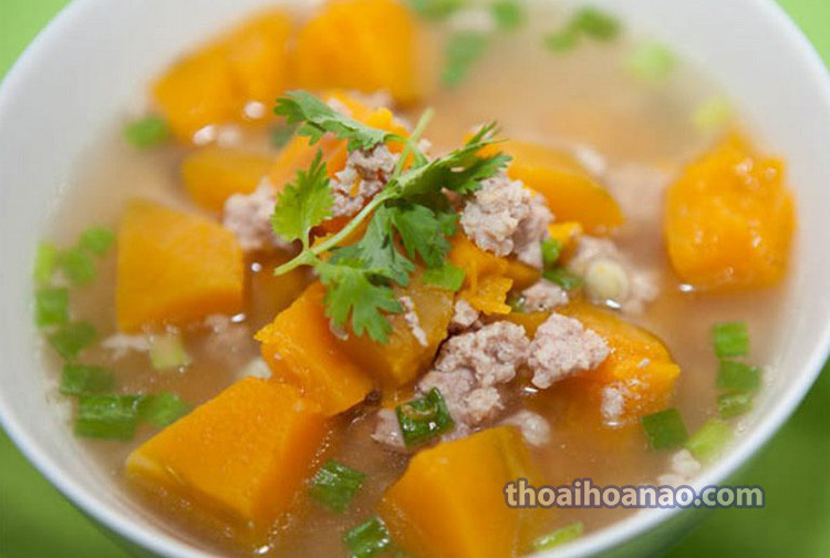 Canh bí đỏ với thịt nạc
