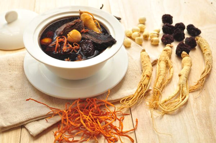 Canh óc heo nấu đông trùng hạ thảo giúp bổ não