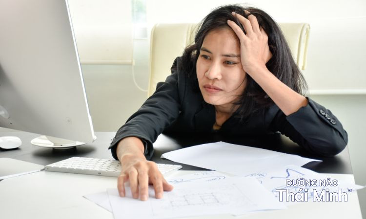 Cơ thể mệt mỏi, lờ đờ sau một đêm khó ngủ