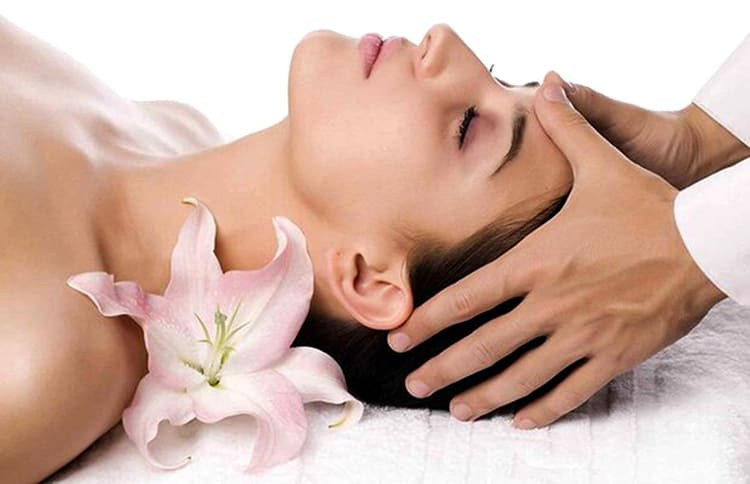 Massage đầu - một biện pháp giúp cải thiện nhanh các cơn đau đầu