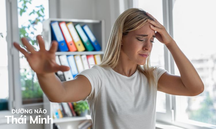 Tránh thay đổi tư thế đột ngột trong chuyến bay